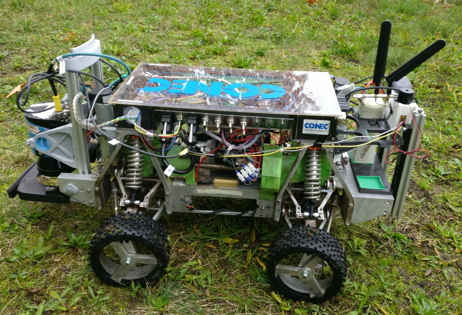 CONEC supports field robot project